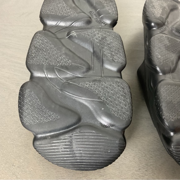 Pre-Owned CHAMPION Men's Black Super Squish Meloso Warped Pool Slides, Size 9 - Picture 6 of 10